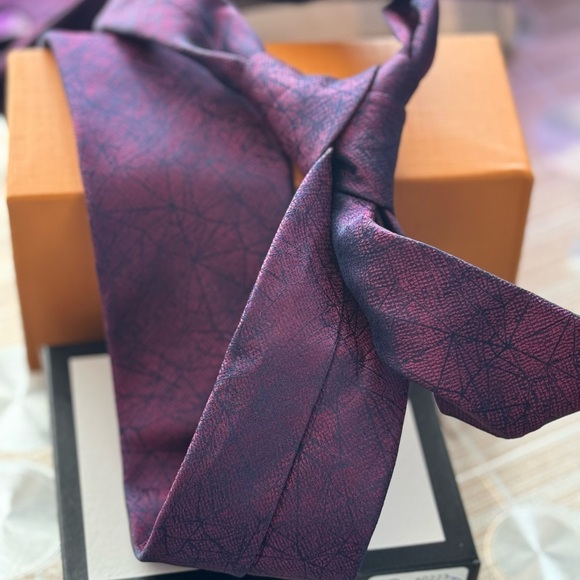 Authentic Ck Tie - Picture 1 of 2